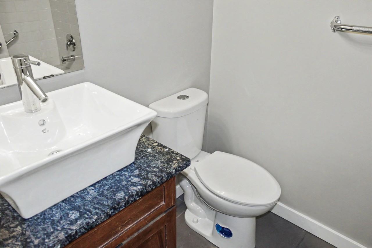 Amantea Tower Apartments - Photo 3 of 30