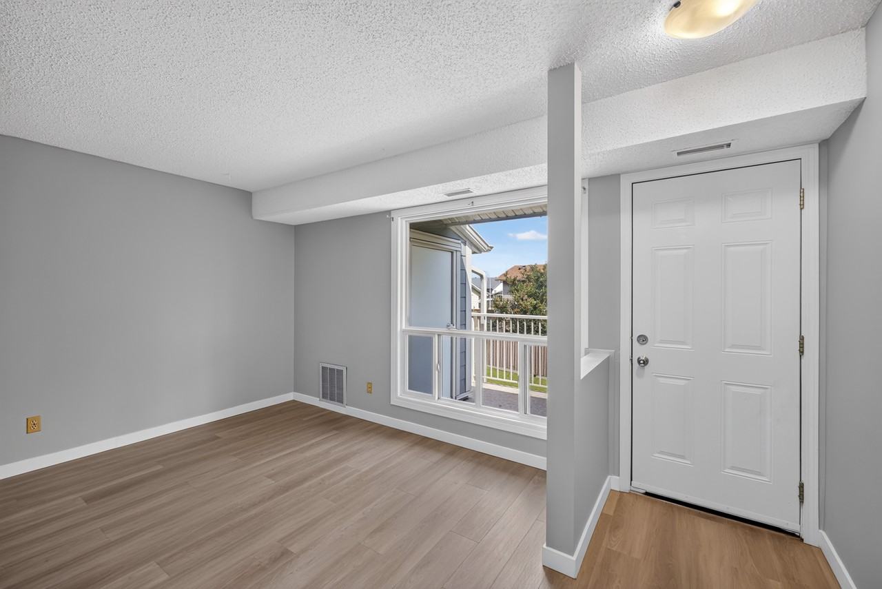 2314 151 Avenue - Photo 3 of 32