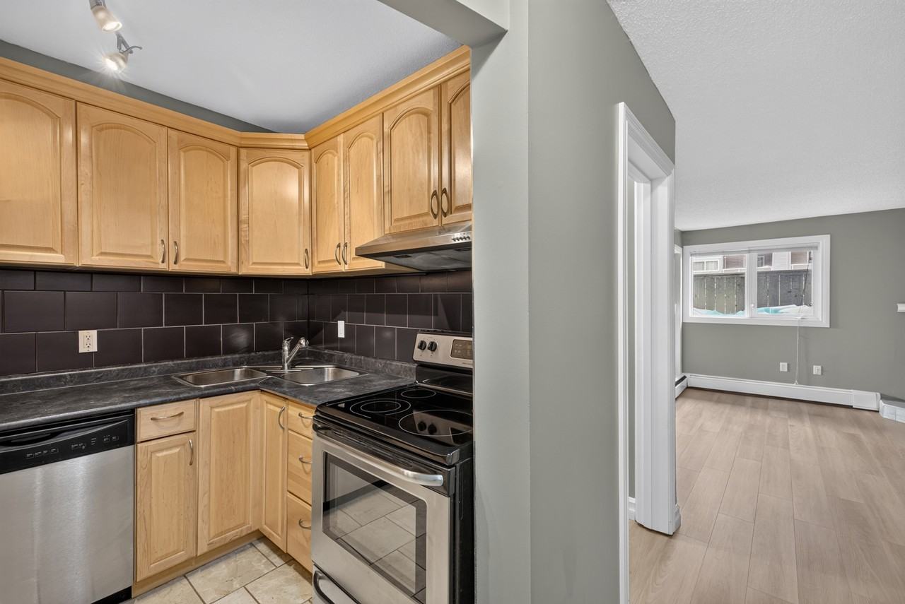 10138 116 Street - Photo 3 of 29