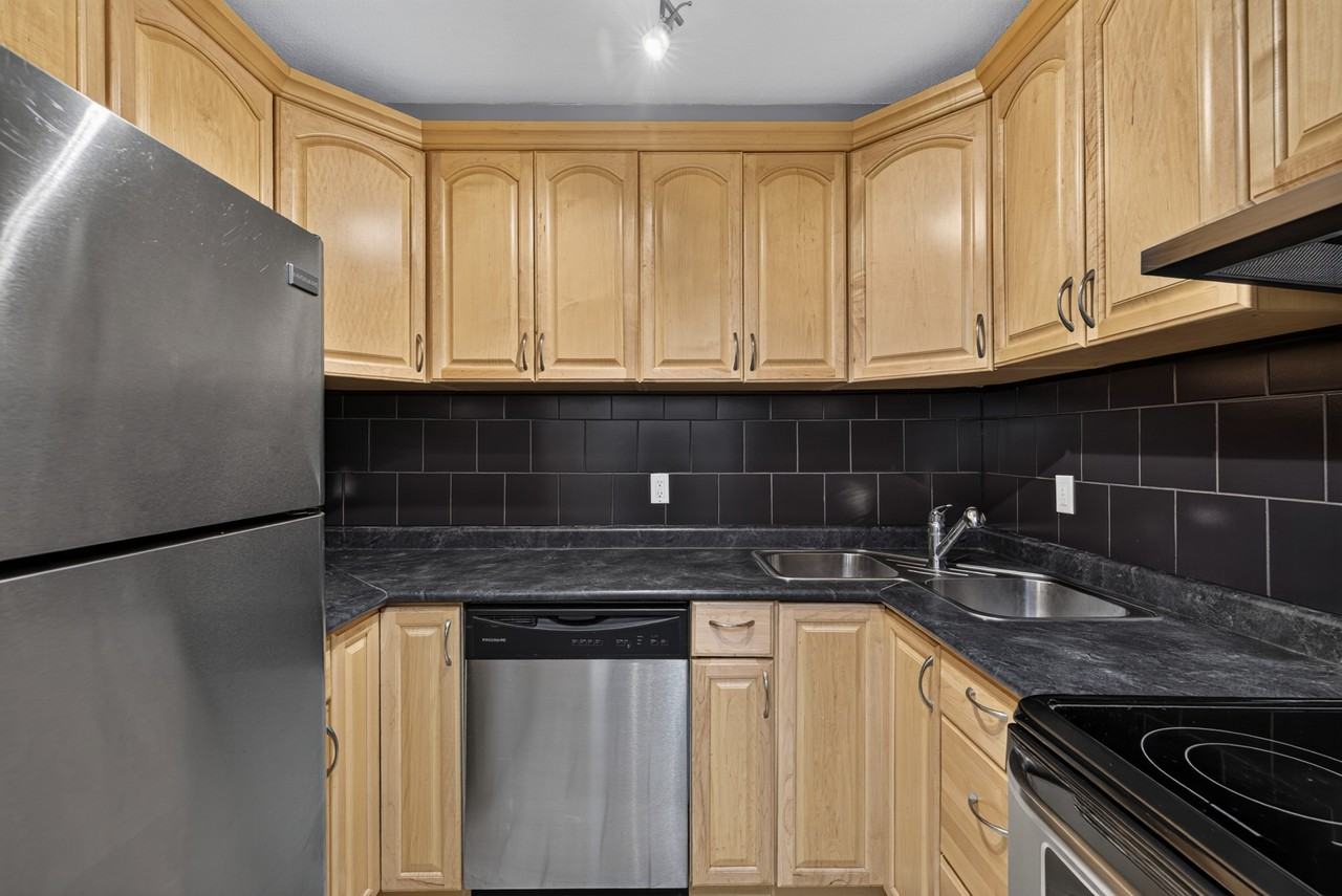 10138 116 Street - Photo 4 of 29
