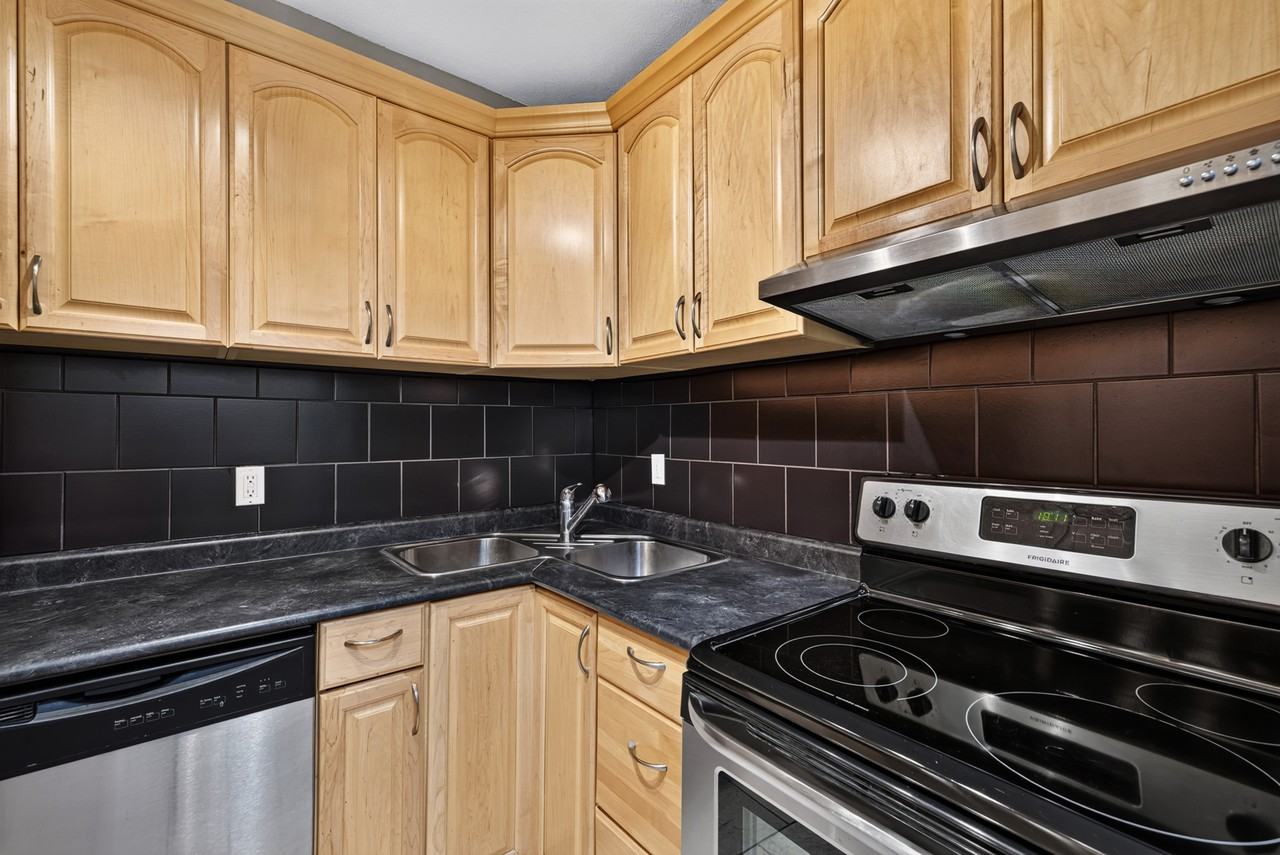 10138 116 Street - Photo 5 of 29