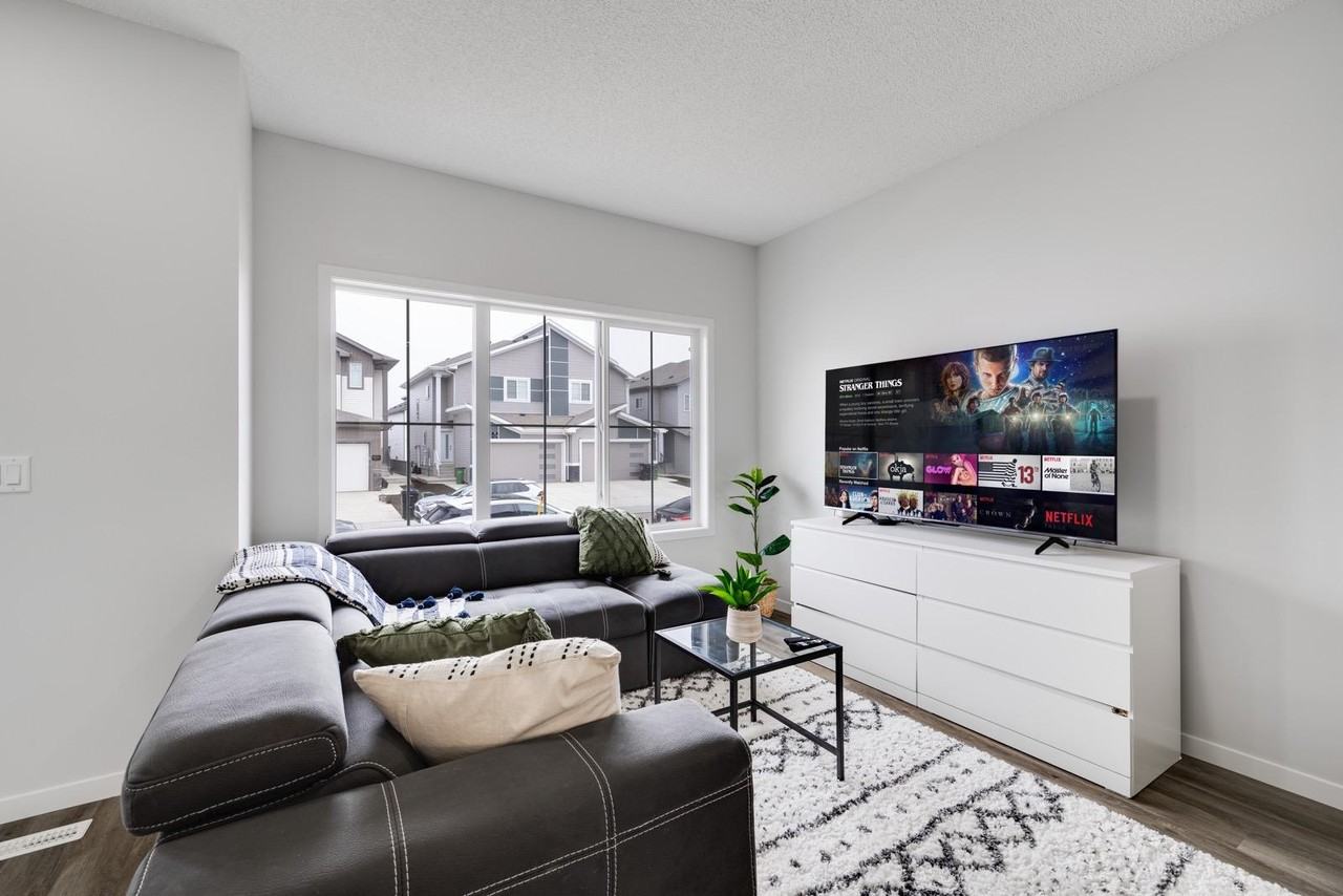 1227 16 Ave Nw - Photo 3 of 15