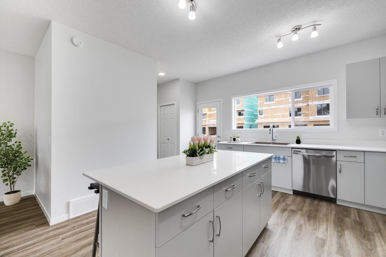 1227 16 Ave Nw - Photo 6 of 15
