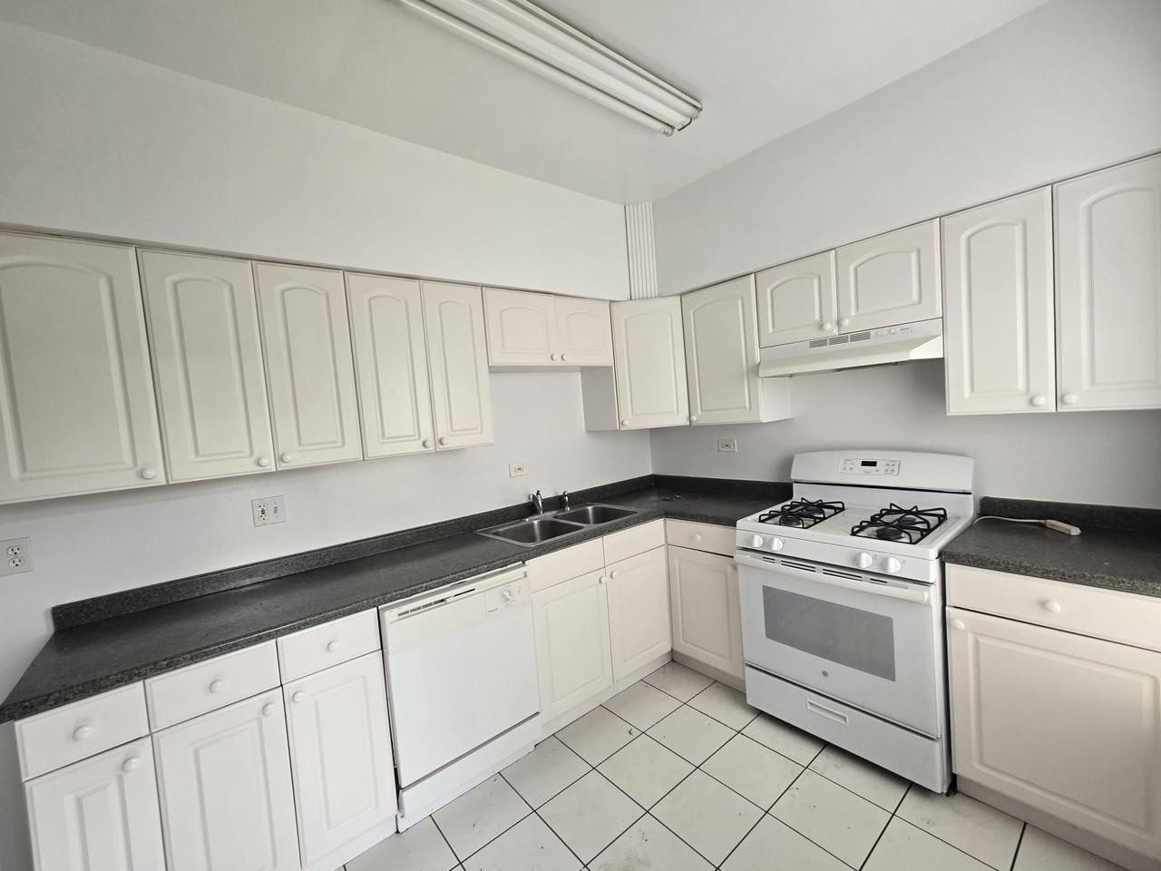 548 Elmwood Ave #2 - Photo 3 of 12