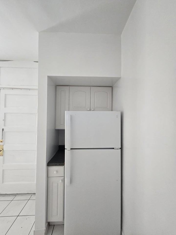 548 Elmwood Ave #2 - Photo 4 of 12