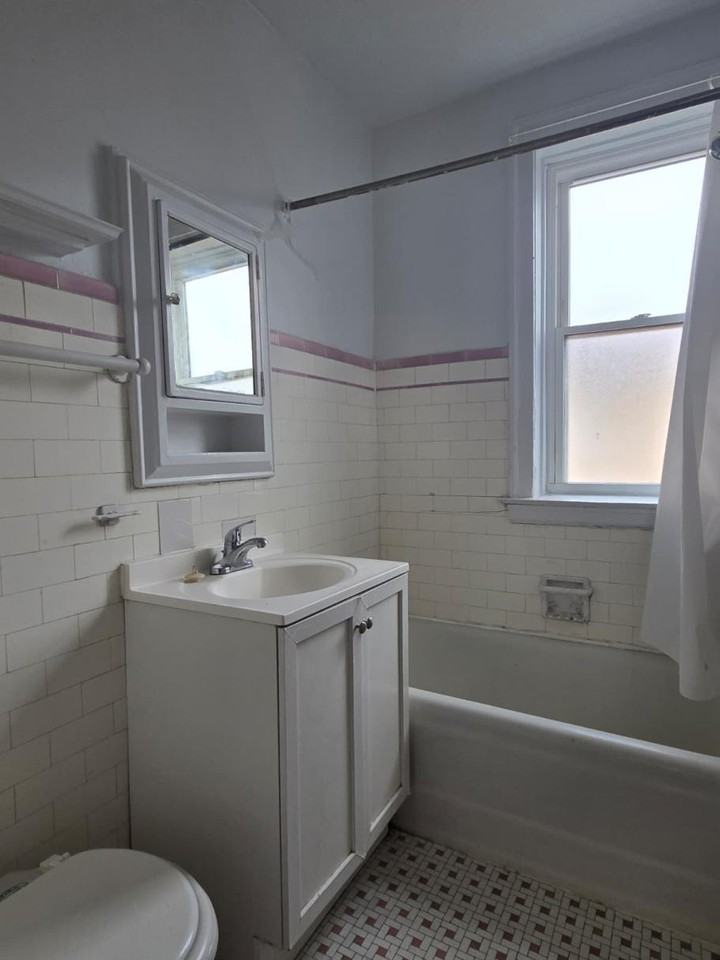 1914 W Morse Ave #3N - Photo 4 of 9