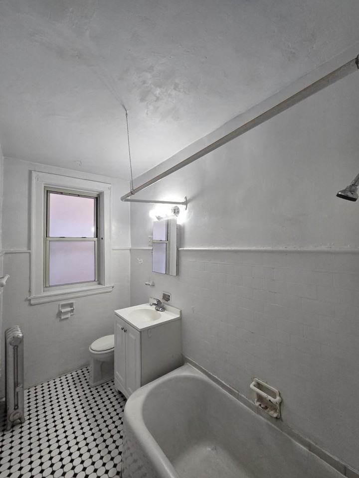 1808 W Farwell Ave #1B - Photo 3 of 12