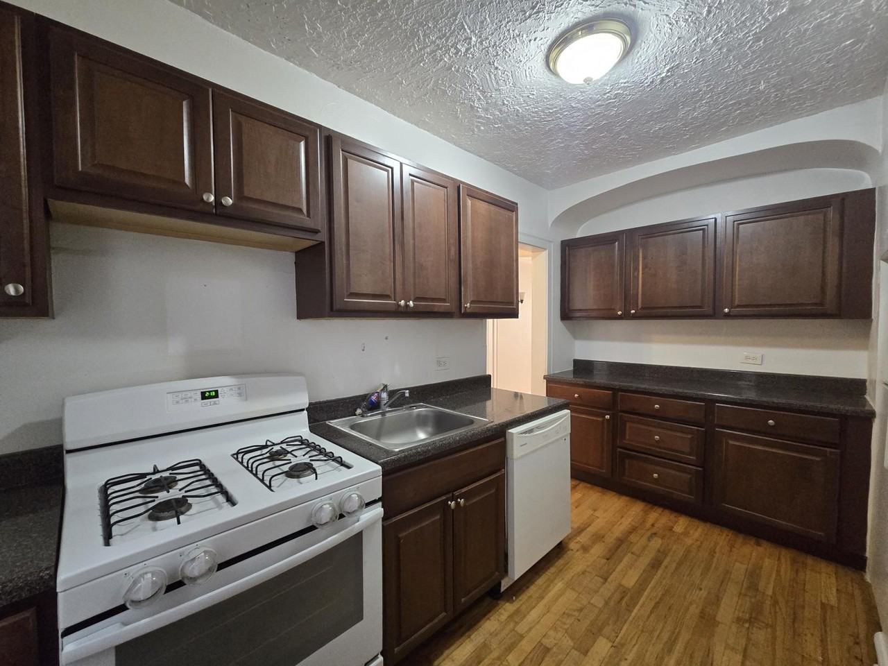 1808 W Farwell Ave #1B - Photo 4 of 12