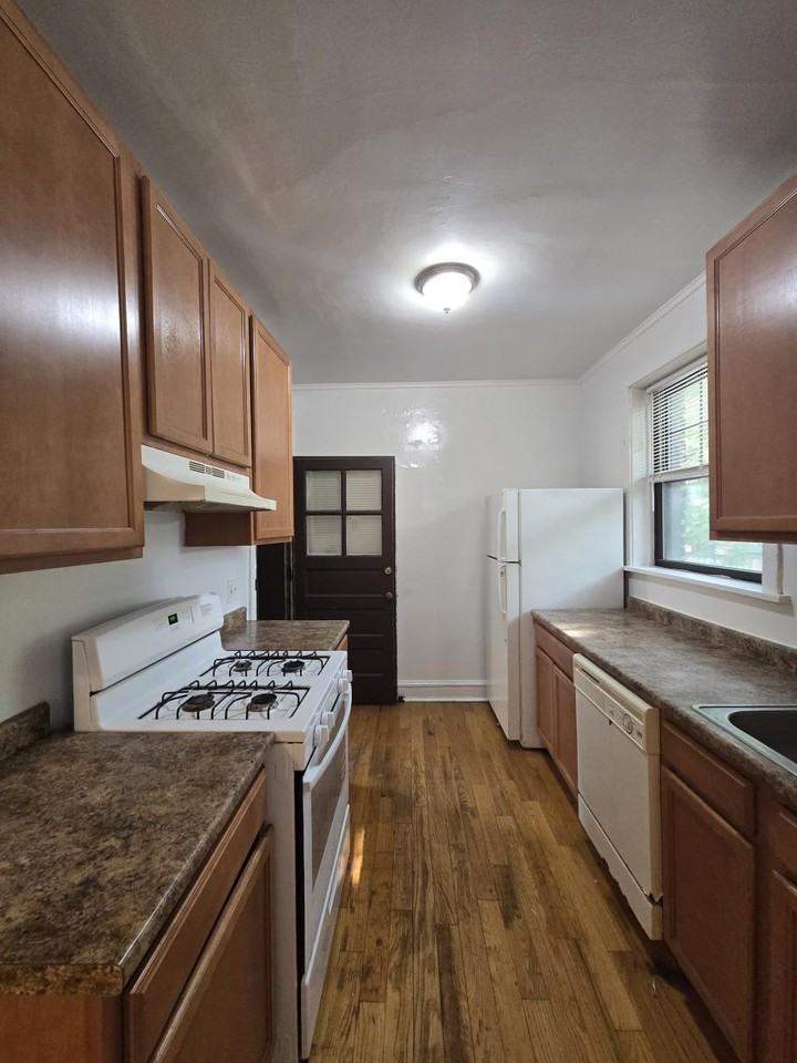 804 Sherman Ave #1 - Photo 6 of 9