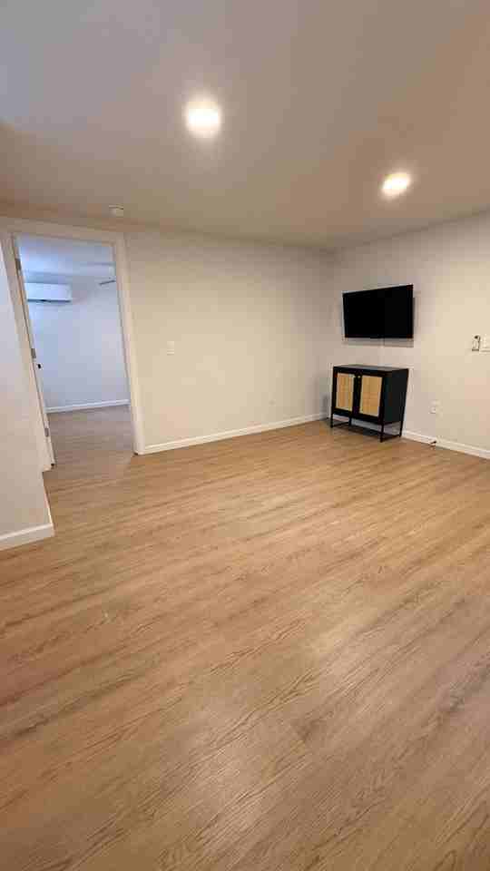 1231 Nw 33rd St #6 - Photo 5 of 21