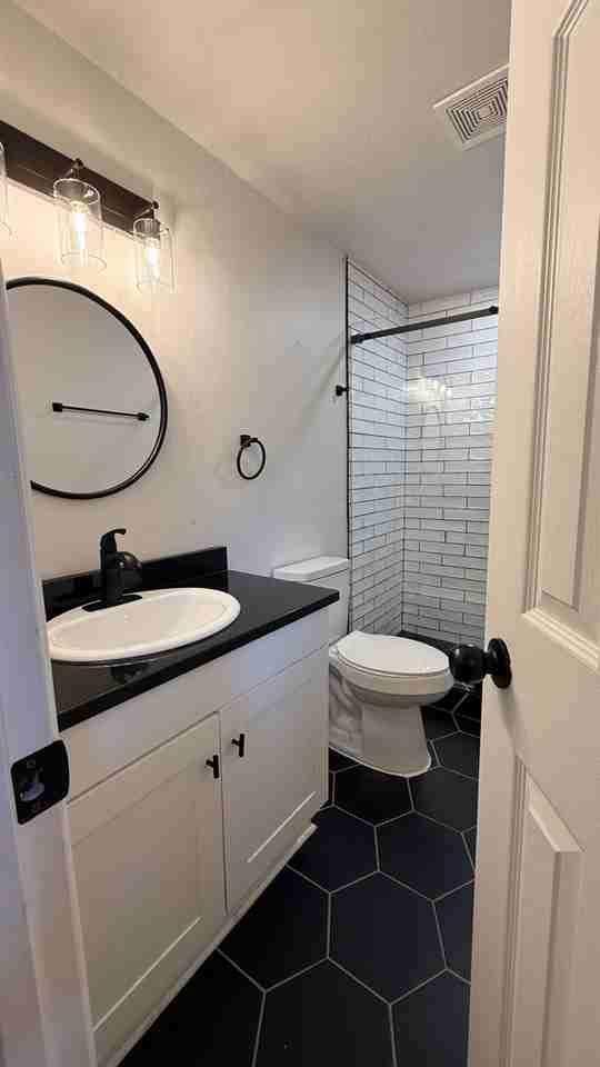 1231 Nw 33rd St #6 - Photo 6 of 21