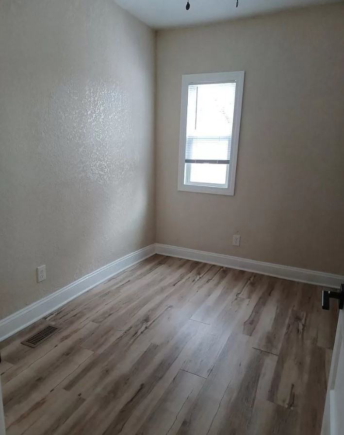 4523 Tracy Ave - Photo 7 of 8
