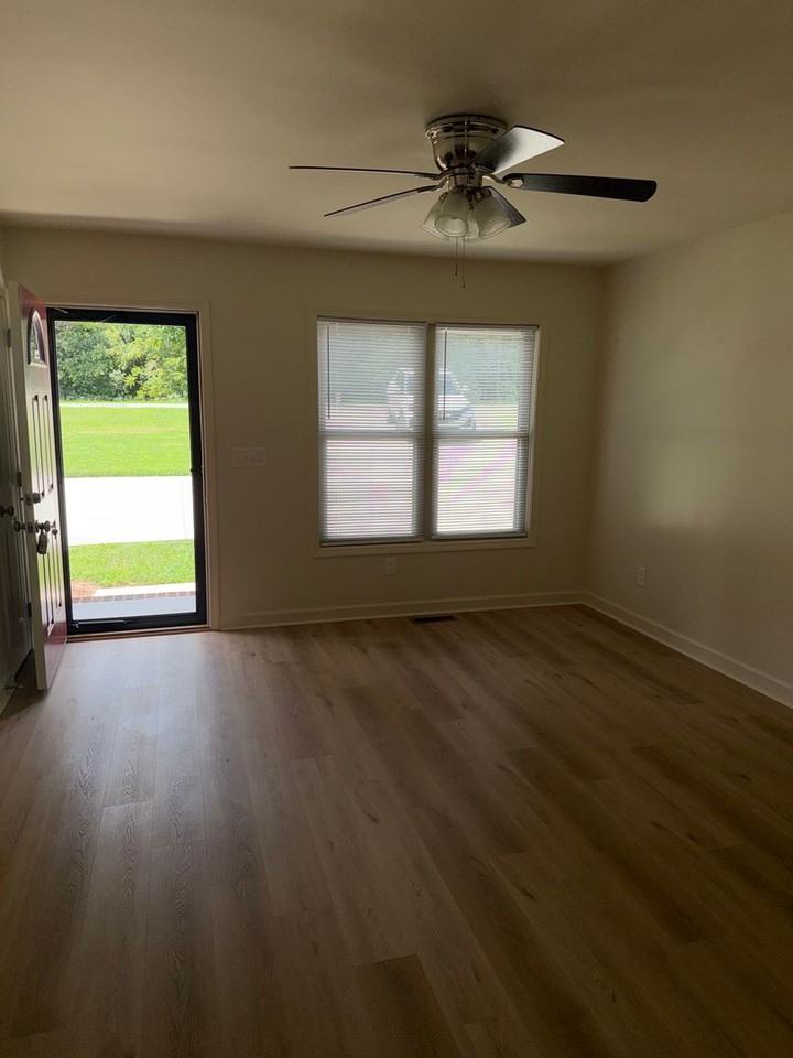 1289 Janice Rd - Photo 4 of 28