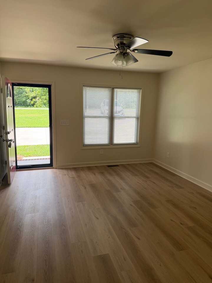 1289 Janice Rd - Photo 5 of 28