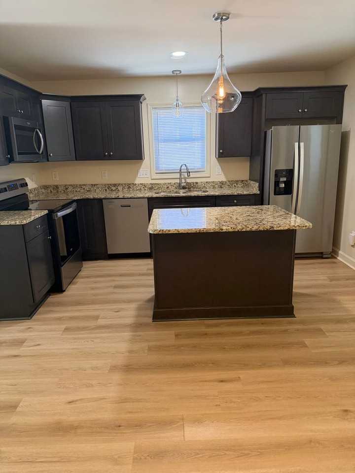 1289 Janice Rd - Photo 6 of 28