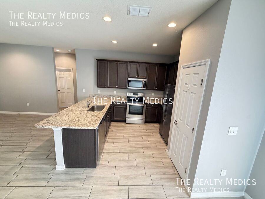 491 Ixora Ave Nw - Photo 4 of 31