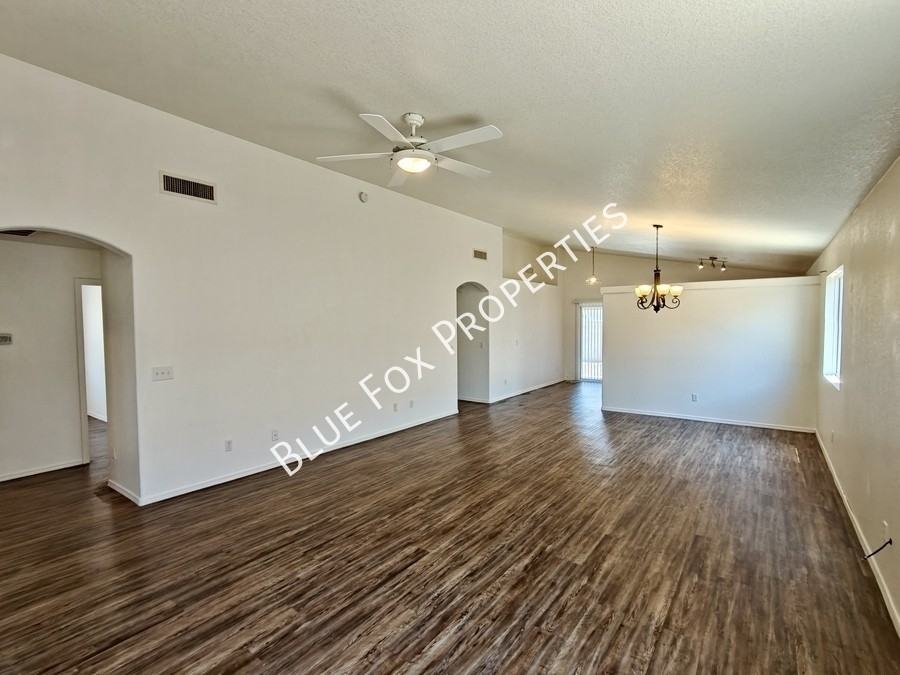 3117 S Nastar Dr - Photo 3 of 21