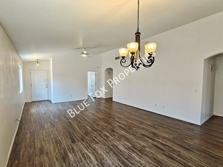 3117 S Nastar Dr - Photo 4 of 21