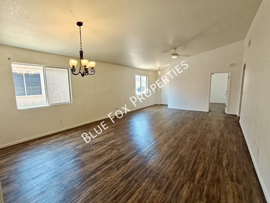 3117 S Nastar Dr - Photo 5 of 21