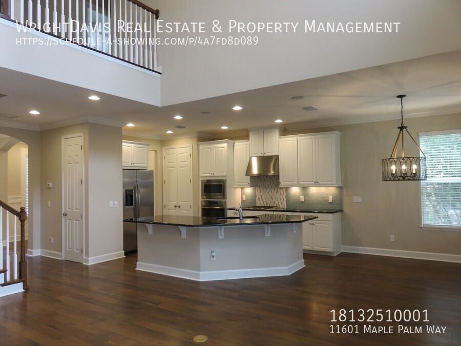 11601 Maple Palm Way - Photo 2 of 21
