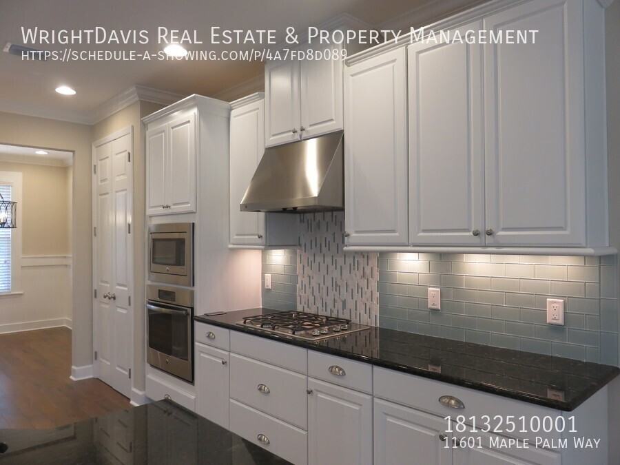 11601 Maple Palm Way - Photo 4 of 21