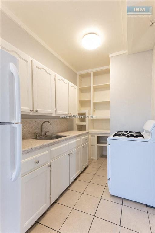 43rd Place Apartments - Photo 6 of 24