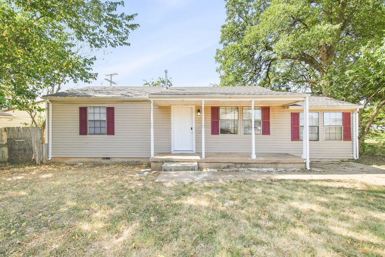 2112 Nw Bessie Ave - Photo 2 of 15