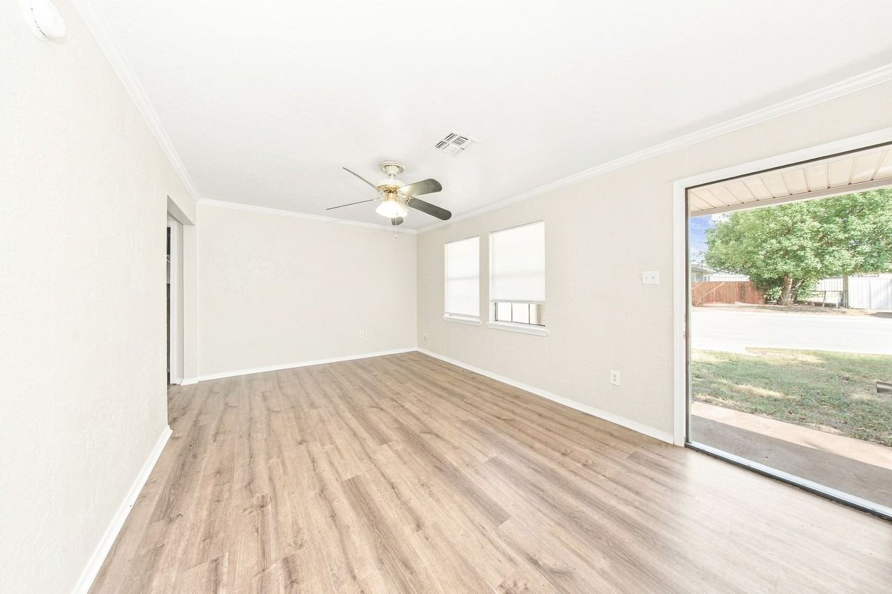 2112 Nw Bessie Ave - Photo 4 of 15