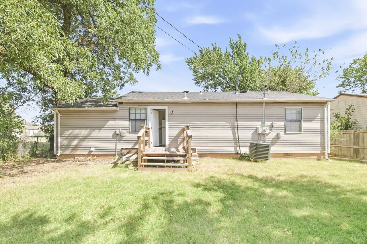 2112 Nw Bessie Ave - Photo 3 of 15