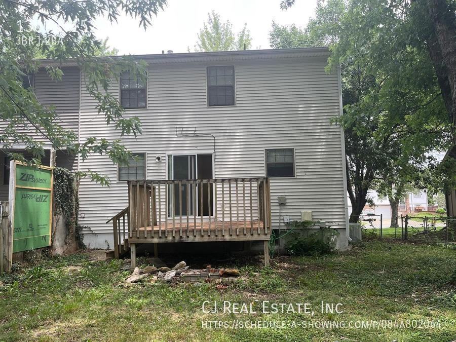 1307 E 152nd St - Photo 2 of 6
