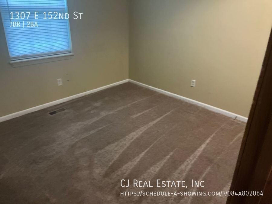1307 E 152nd St - Photo 6 of 6