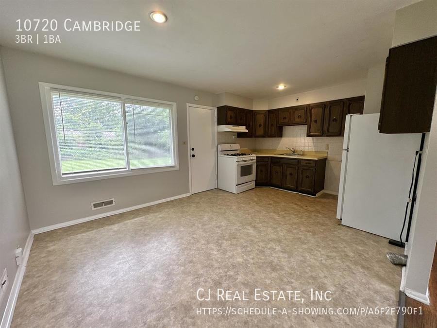 10720 Cambridge Ave - Photo 3 of 9