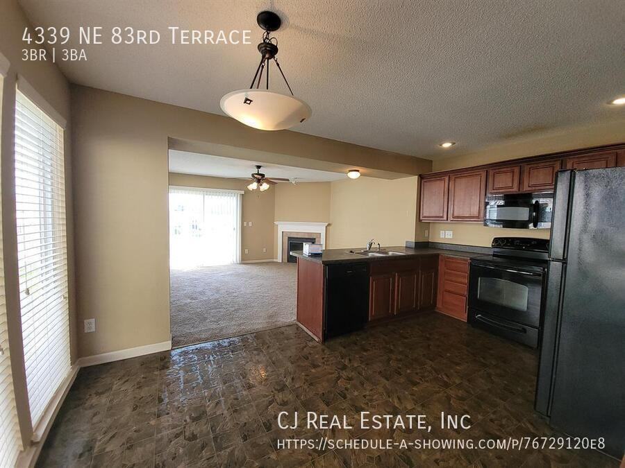 4339 Ne 83rd Ter - Photo 2 of 11