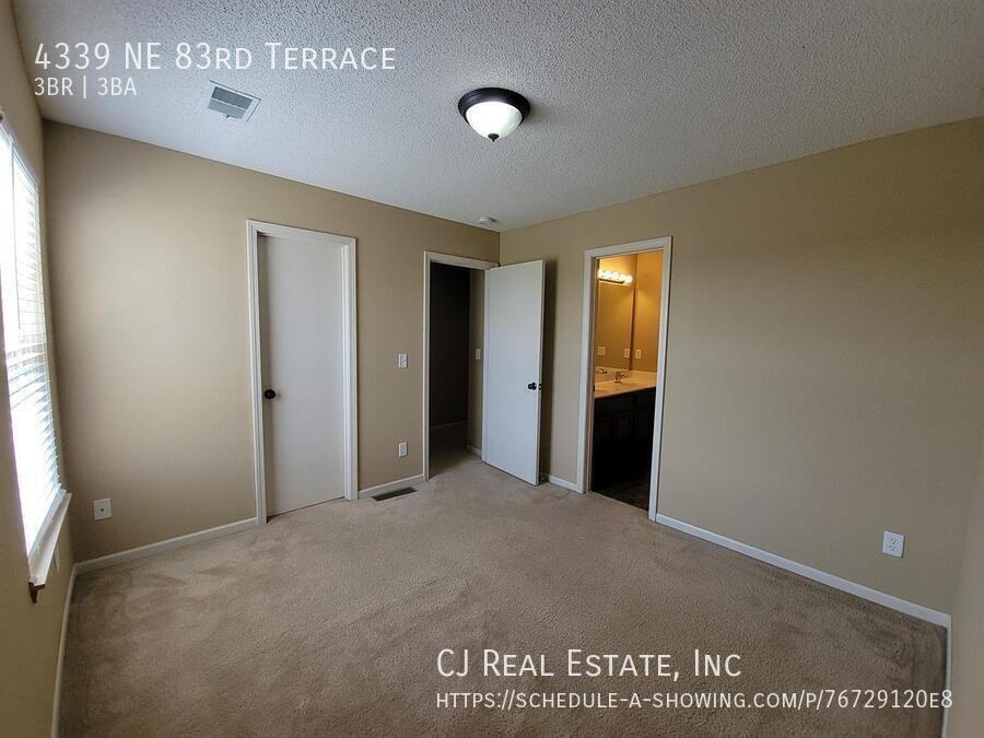 4339 Ne 83rd Ter - Photo 6 of 11