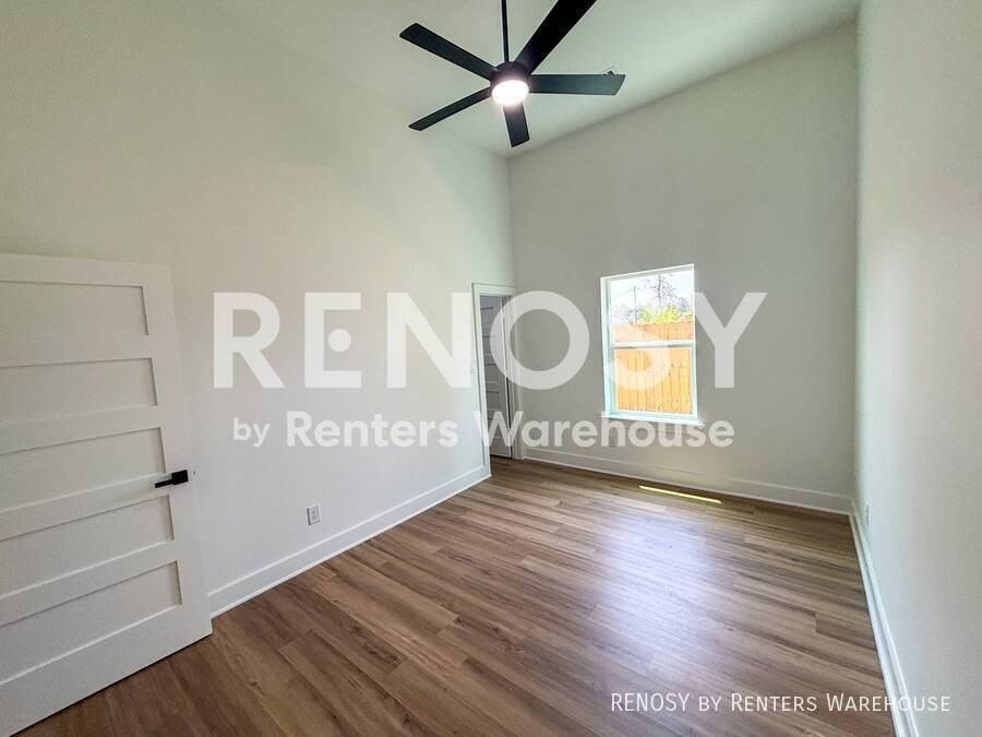 1031 Exotic Pine St #A - Photo 4 of 12
