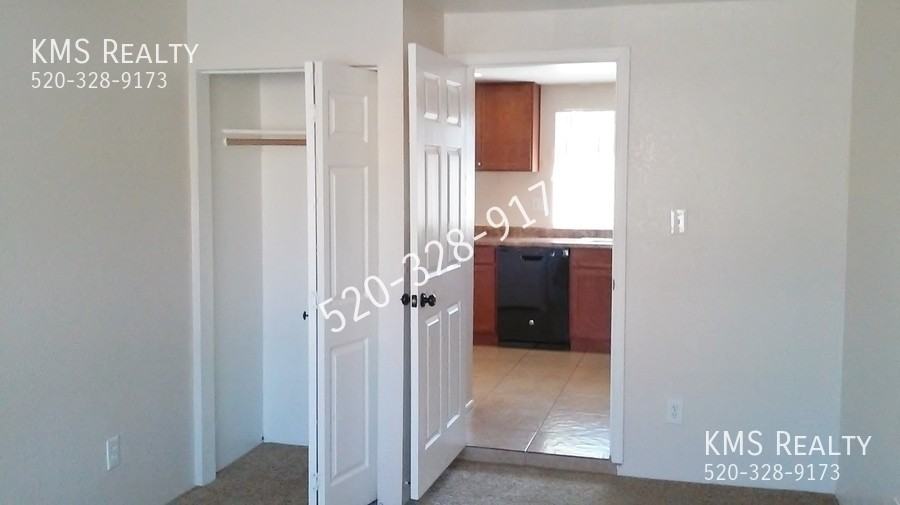 2541 W Vereda De Las Nubes - Photo 2 of 24