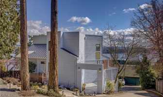 featured image of 8315 Ne Juanita Dr