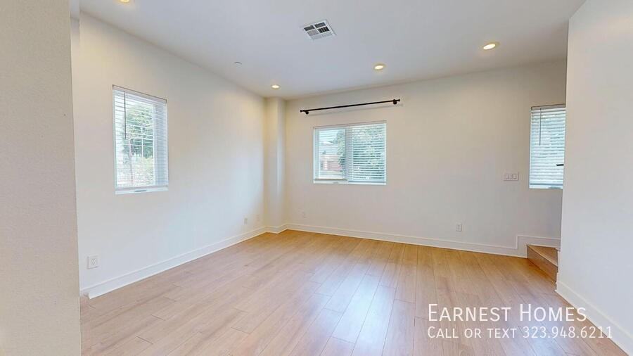 147 1/2 Roselake Ave - Photo 4 of 22