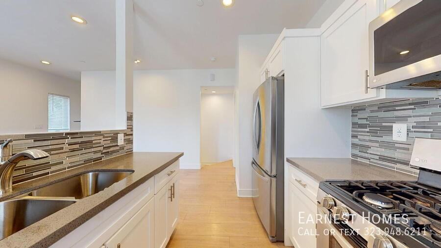 147 1/2 Roselake Ave - Photo 7 of 22