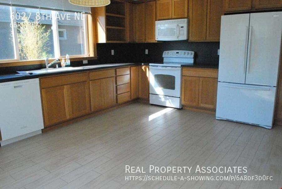 6027 8th Ave Ne - Photo 2 of 13