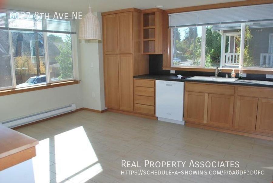 6027 8th Ave Ne - Photo 4 of 13