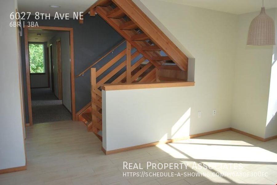6027 8th Ave Ne - Photo 6 of 13