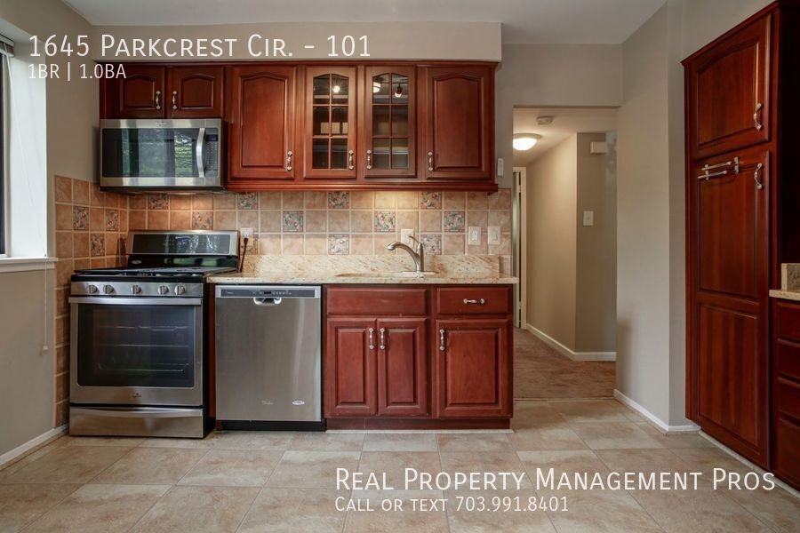1645 Parkcrest Cir #101 - Photo 2 of 29