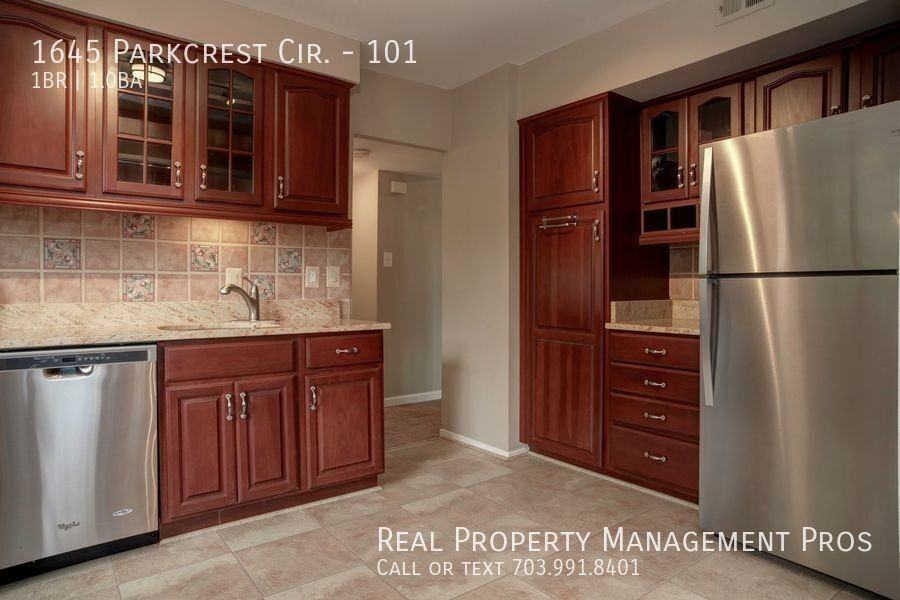 1645 Parkcrest Cir #101 - Photo 4 of 29