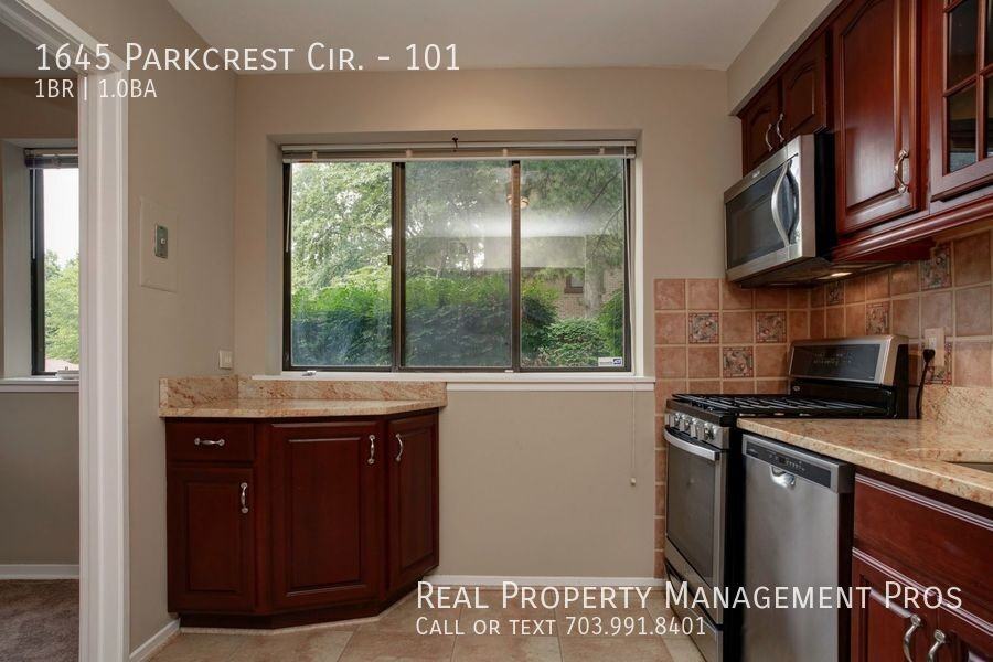 1645 Parkcrest Cir #101 - Photo 5 of 29