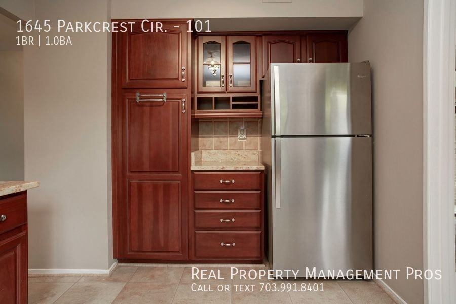 1645 Parkcrest Cir #101 - Photo 6 of 29
