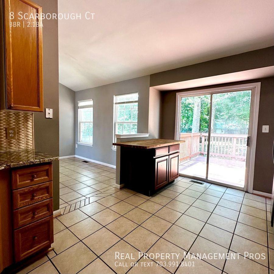 8 Scarborough Ct - Photo 7 of 26