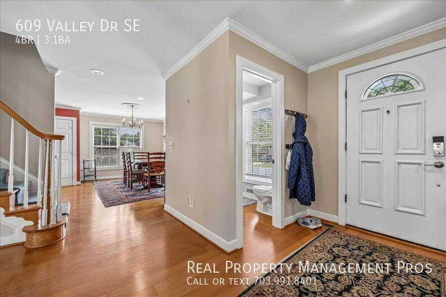 609 Valley Dr Se - Photo 3 of 50