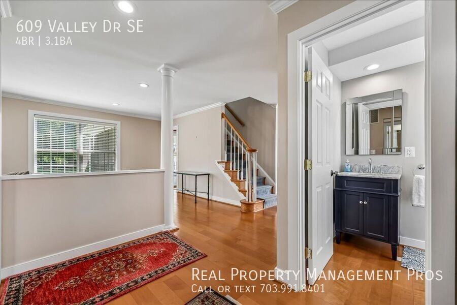 609 Valley Dr Se - Photo 4 of 50