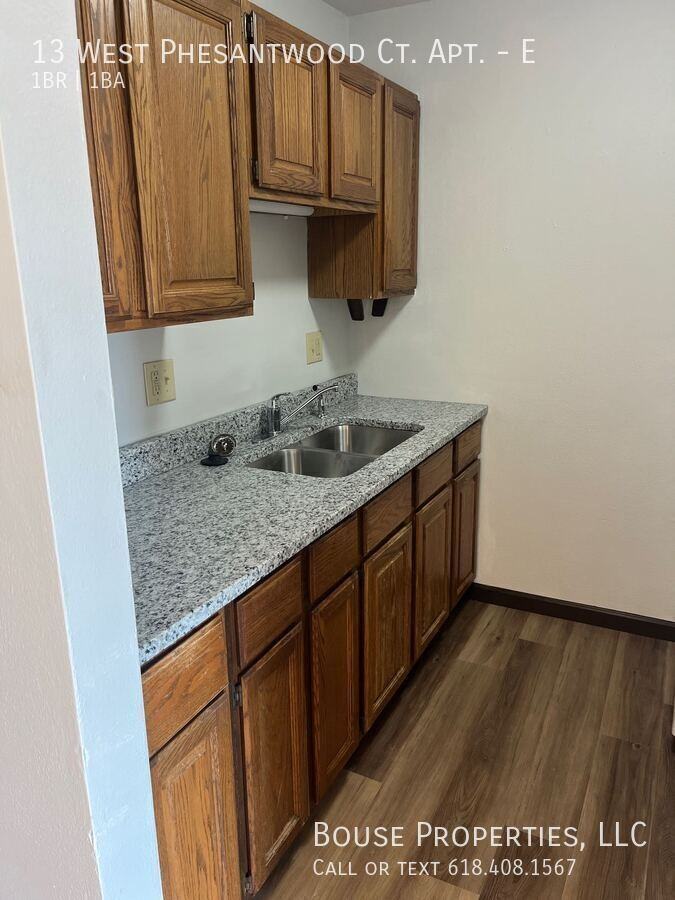 13 Pheasantwood Dr #E - Photo 4 of 5